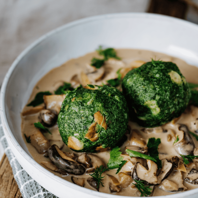 Spinatknödel mit Tempeh-Pilzen - Tofu Nagel